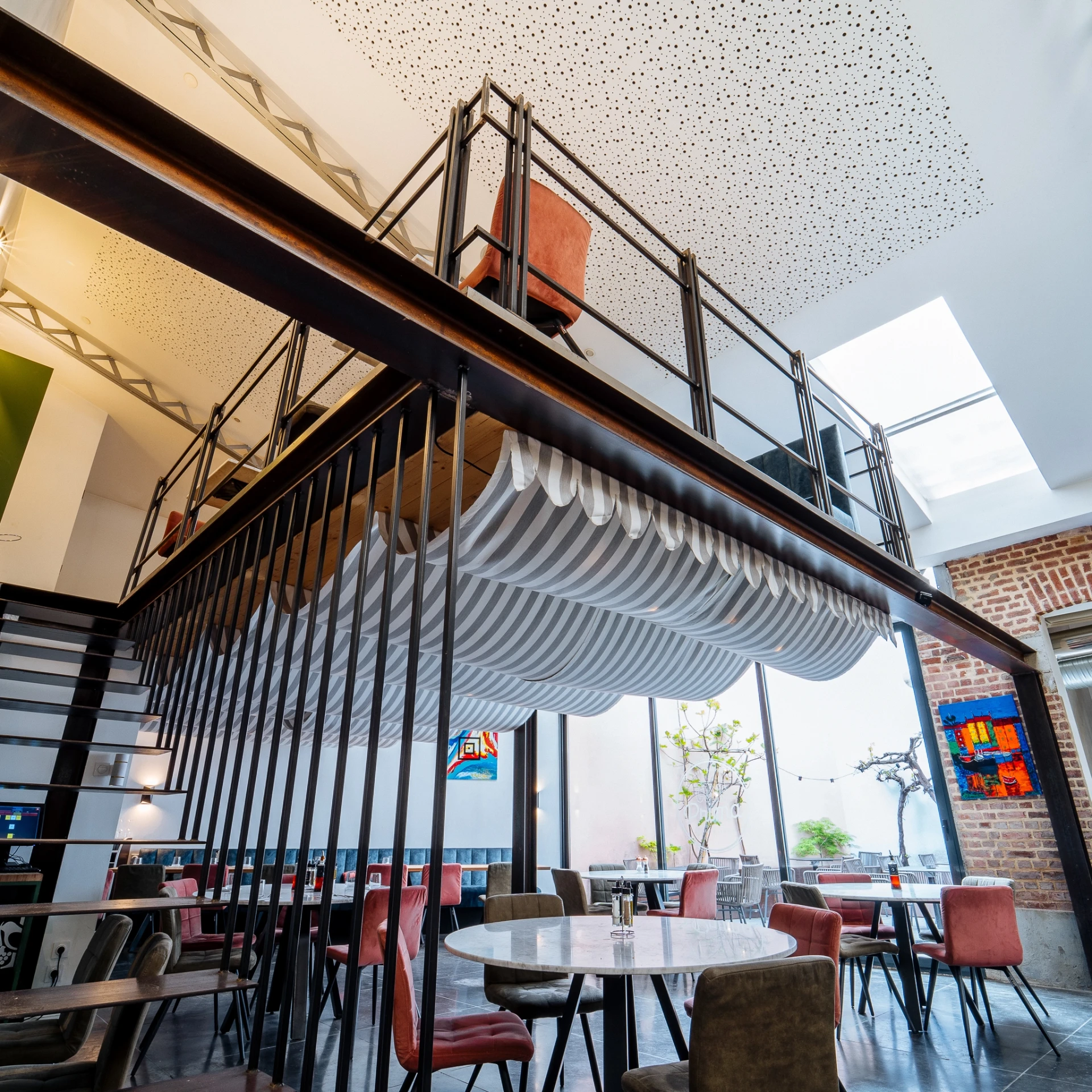 La mezzanine du restaurant Come Prima